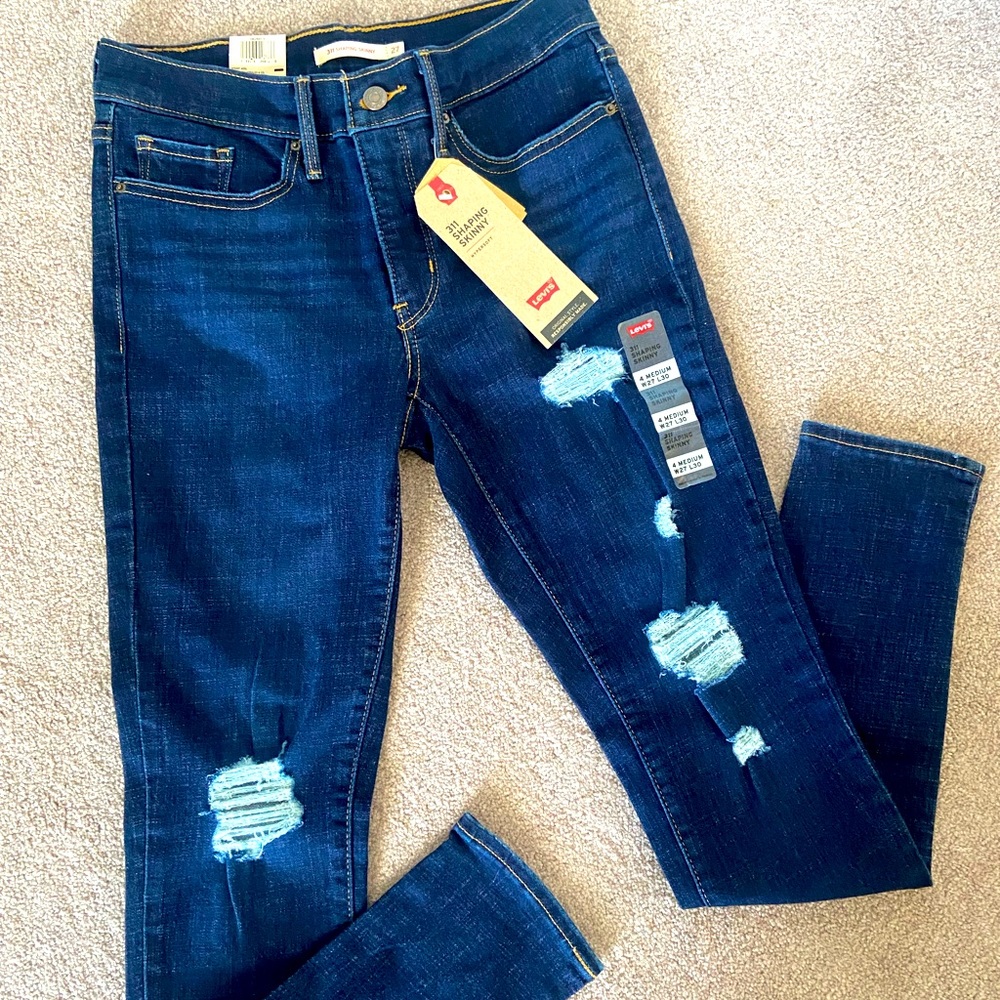 NWT Dark wash Levi’s jeans
